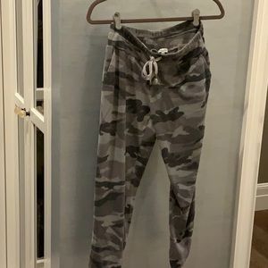 Splendid Camo Jogger sweatpants